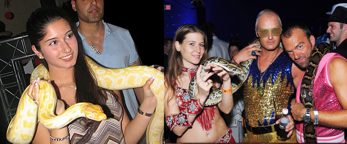 Iemand met een grote slang waarmee uw gasten op de foto kunnen